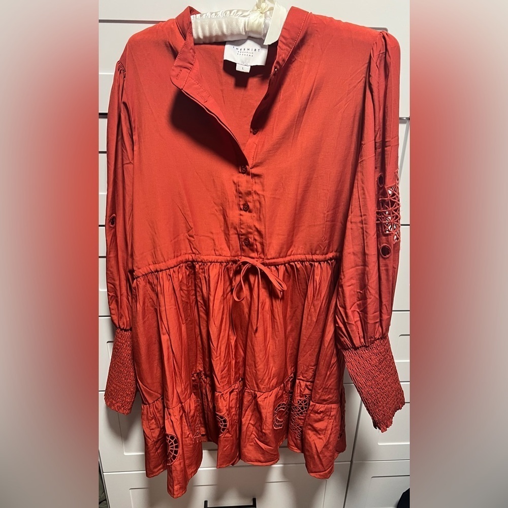 The Shirt Rochelle Behrens Size L
Orange Rayon Blend Half Button